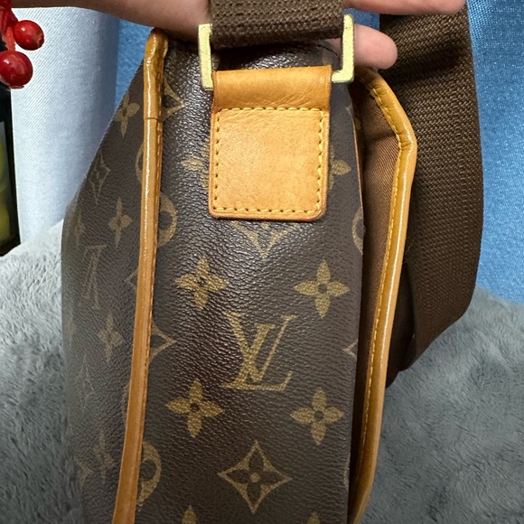 Louis Vuitton Bosphore Messenger Bag Monogram Canvas PM - Picture 4 of 10
